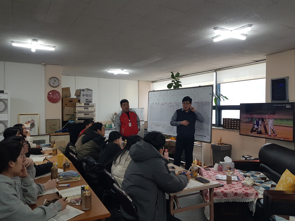 http://www.vivanews.co.kr/bs/userimg/fileu/1710721969_야구기록회4.jpg