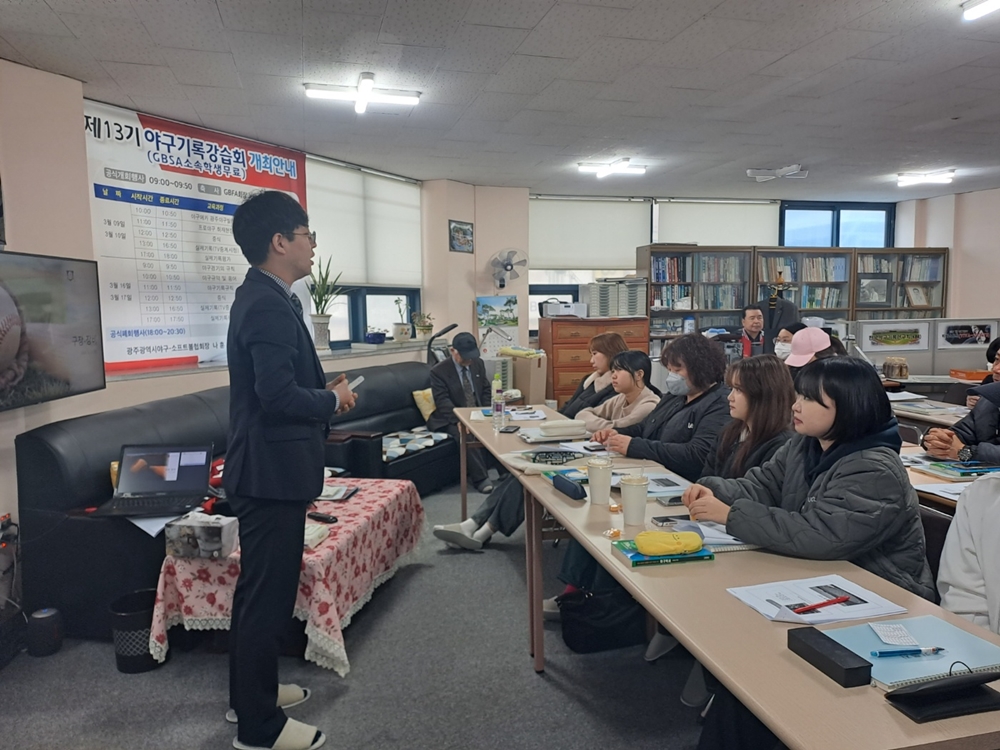 http://www.vivanews.co.kr/bs/userimg/fileu/1710722540_야구기록회4.jpg