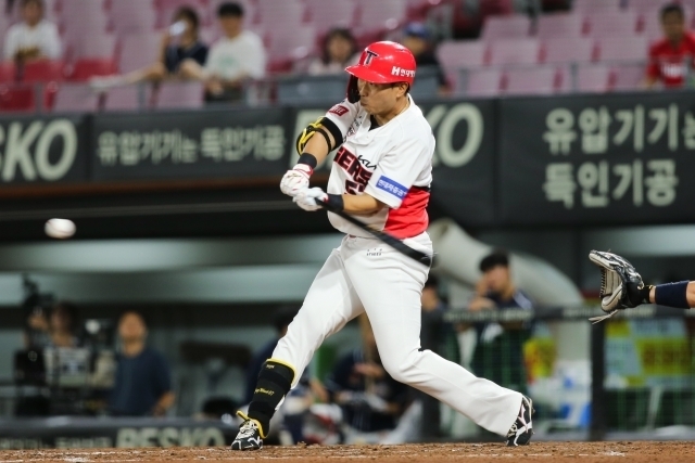 http://www.vivanews.co.kr/bs/userimg/fileu/1749388724_고종욱20.jpg