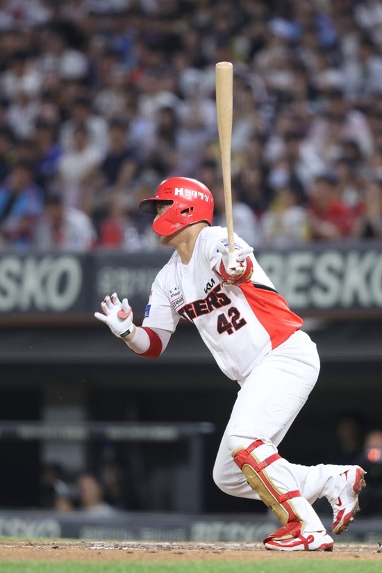 http://www.vivanews.co.kr/bs/userimg/fileu/1751644262_김태군12.jpg