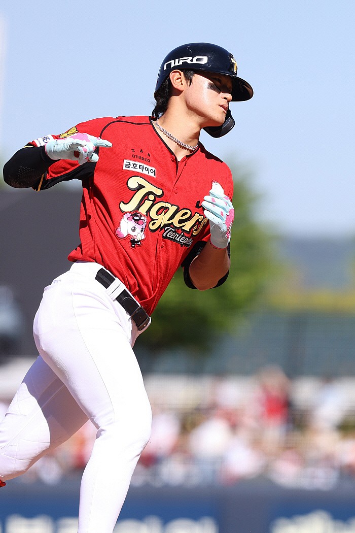 http://www.vivanews.co.kr/bs/userimg/fileu/1777992173_김도영213.jpg