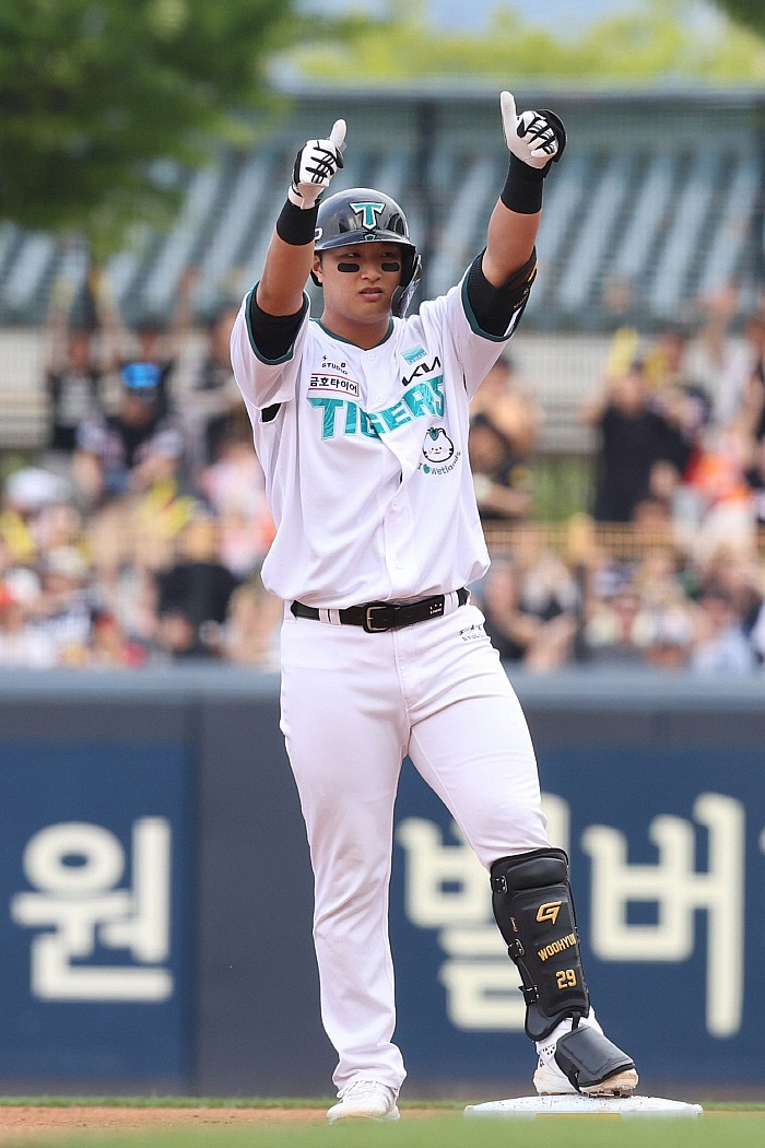 http://www.vivanews.co.kr/bs/userimg/fileu/1781354176_변우혁53.jpg